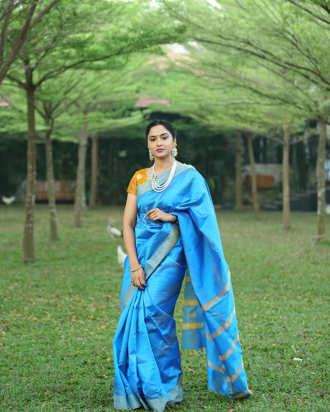 ZEE TELUGU TV ANCHOR KASI ANNAPURNA IN BLUE SAREE BLOUSE 16